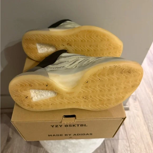 Yeezy Athletic Shoes in Black and Cream - Picture 6 of 8